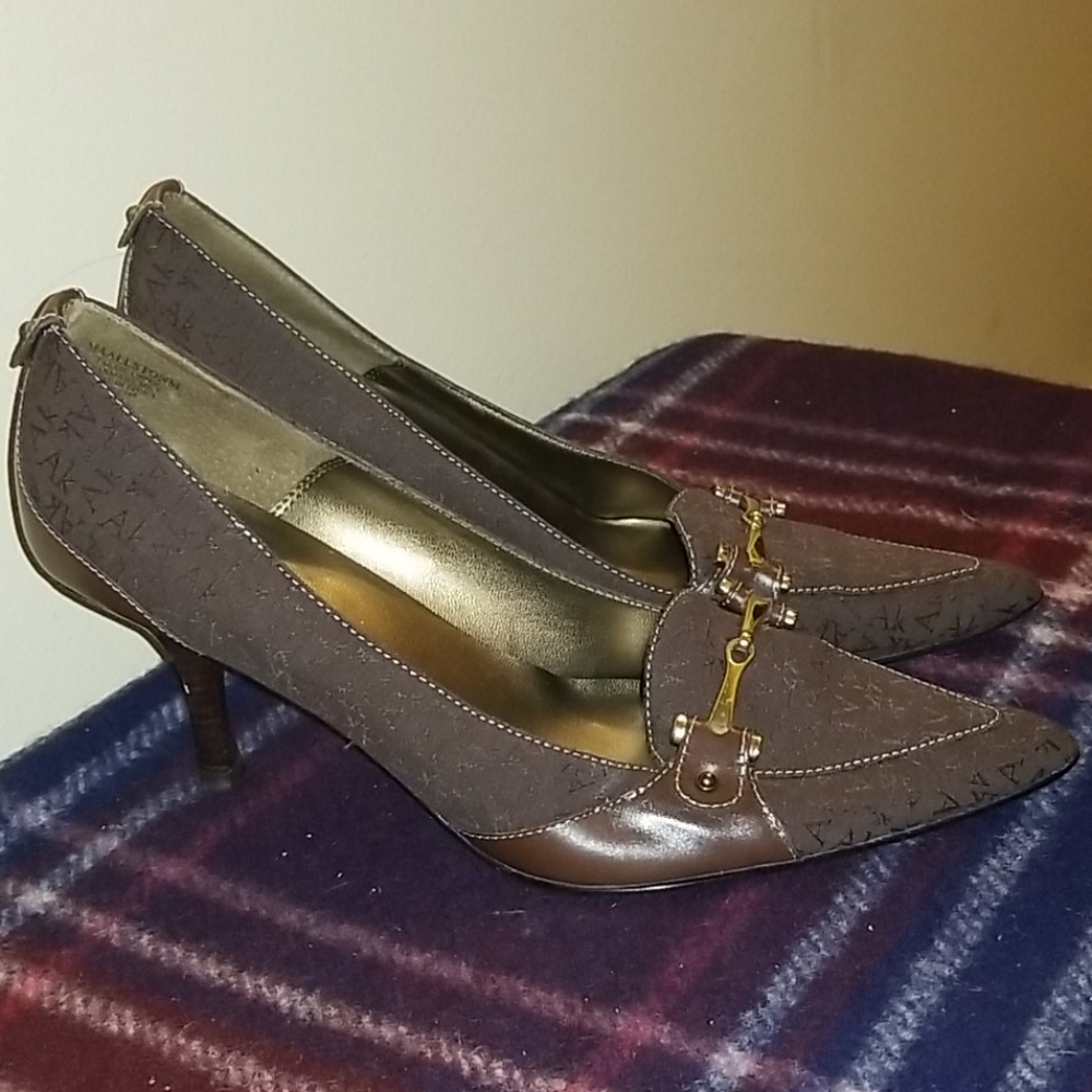 Anne Klein brown pumps